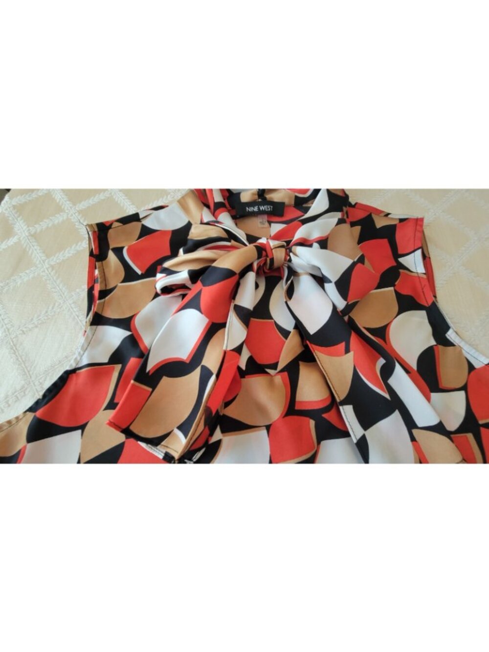 Nine West Women’s L Sleeveless Abstract Print Blouse Self-Tie Scarf Collar - Picture 4 of 5